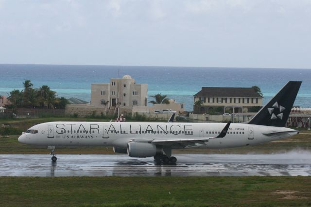 Airbus A330-300 (N935UW)