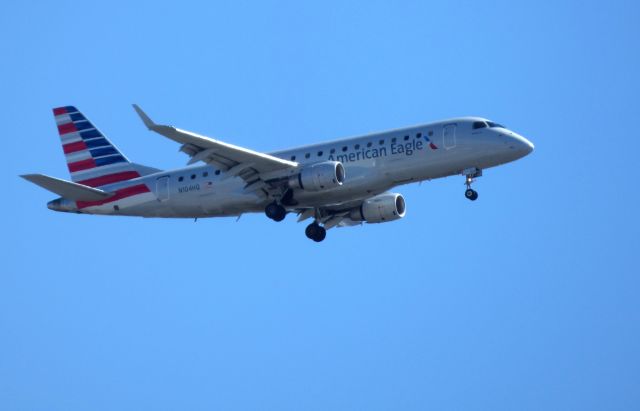 Embraer ERJ 175 (N104HQ) - Shown here is an American Airlines Eagle Embraer 175 on final in the Winter of 2018.