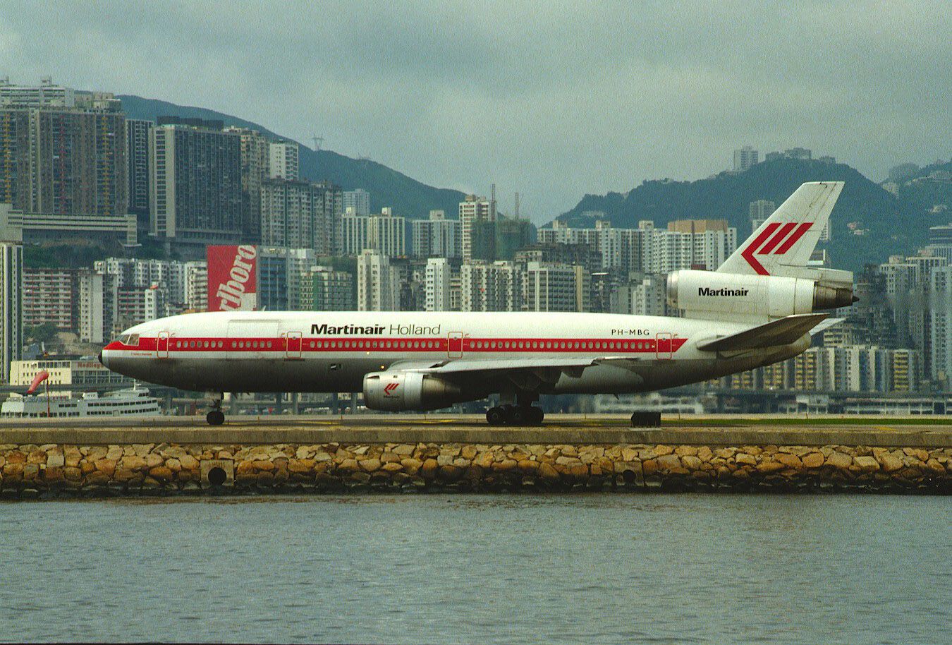 McDonnell Douglas DC-10 (PH-MBG) - Taxing at Kai Tak Intl Airport on 1987/08/07