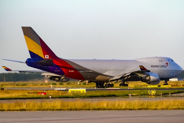 Boeing 747-400 (HL7436) - evening