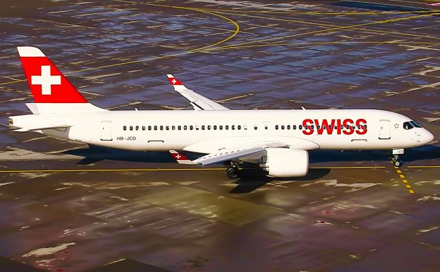 Airbus A220-300 (HB-JCD)