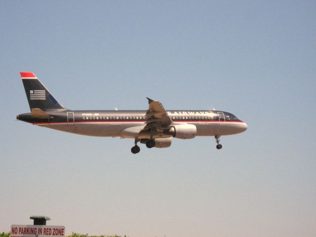 Airbus A320 (N113UW) - Landing on RWY 19R