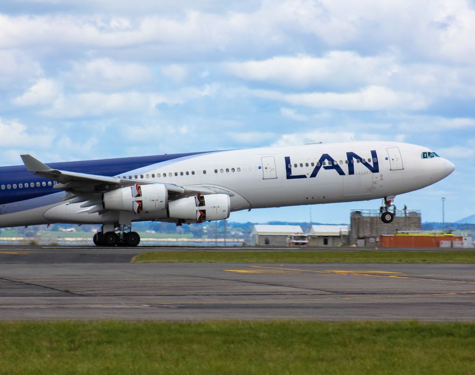 Airbus A340-300 (CC-CQA)