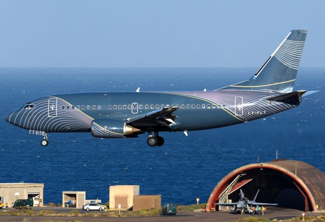 Boeing 737-500 (LY-FLT)