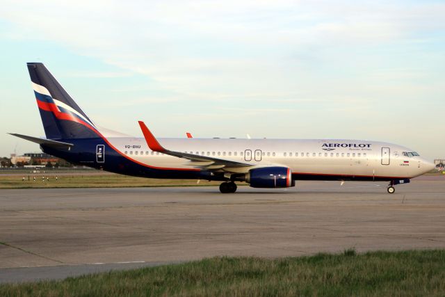 Boeing 737-800 (VQ-BHU) - Taxiing to Stand 414 on 27-Oct-19 operating flight AFL2582 from UUEE.