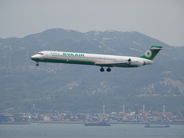 McDonnell Douglas MD-90 (B-17918)