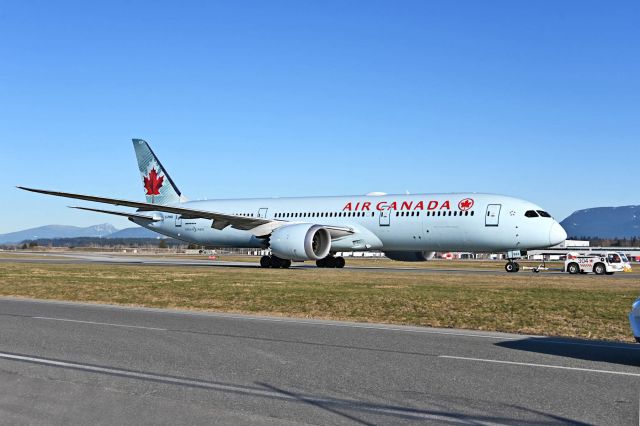 Boeing 787-9 Dreamliner (C-FNOI)