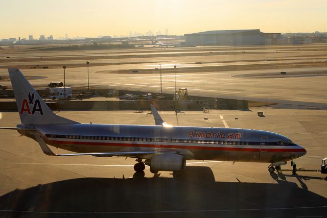 Boeing 737-700 (N802NN) - Sorry, Its a Boeing 737-800. Picture was taken from inside the rail station. Hence the terrible glare.