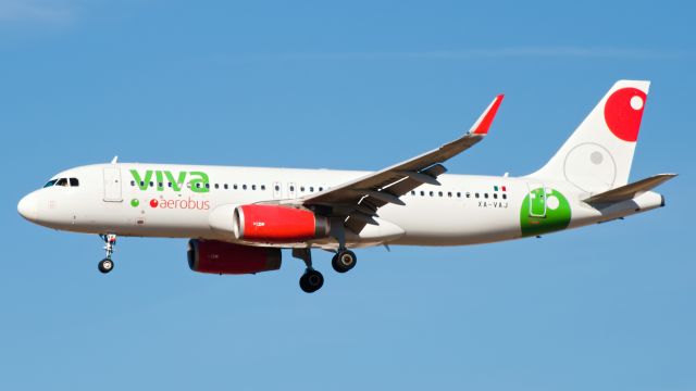 Airbus A320 (XA-VAJ)