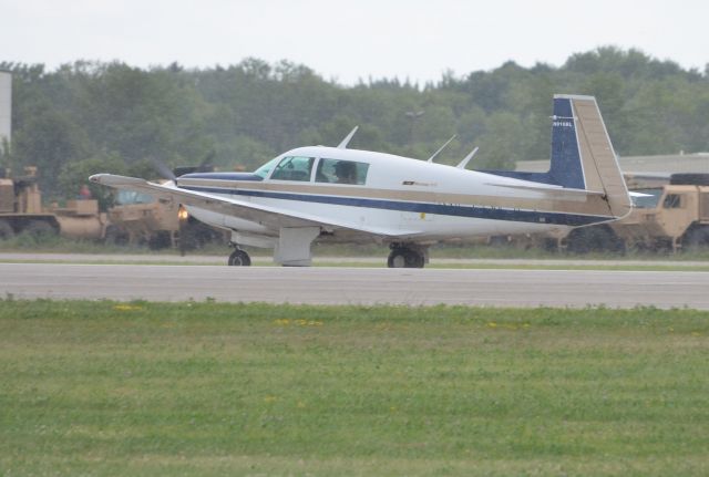 Mooney M-20 Turbo (N916BL) - AirVenture 2014, Mooney Caravan mass arrival