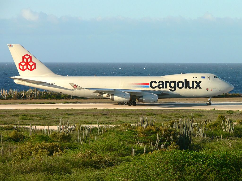 Boeing 747-400 (LX-YCV)