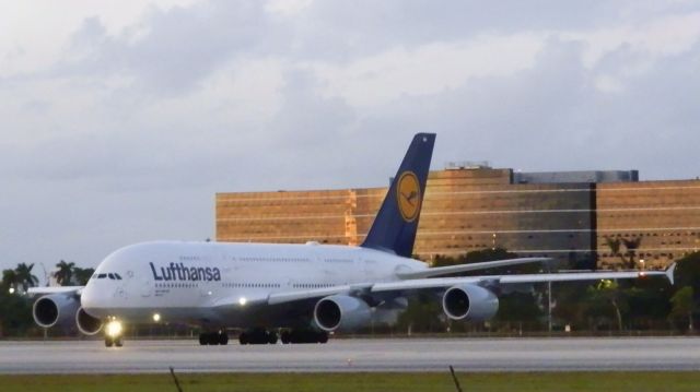 Airbus A380-800 (D-AIMH)