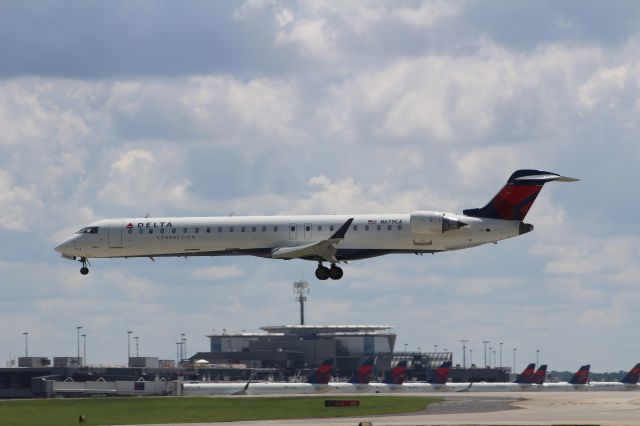 Canadair Regional Jet CRJ-900 (N679CA)