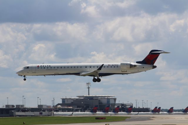 Canadair Regional Jet CRJ-900 (N679CA)