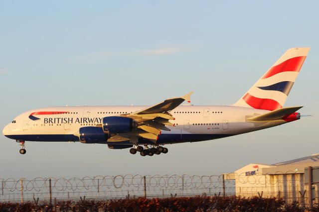 Airbus A380-800 (G-XLEH) - A British Airways A380-800 on final approach into LHR, landing on runway 27L.br /br /Location: Great South-West Road.br /Date: 20.12.22 (dd/mm/yy).