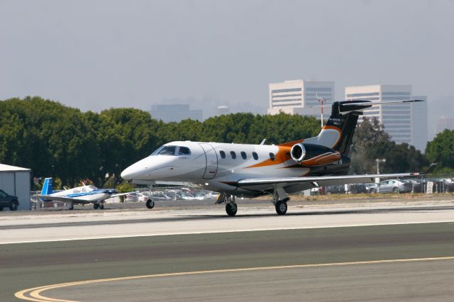 Embraer Phenom 300 (C-FMPN)