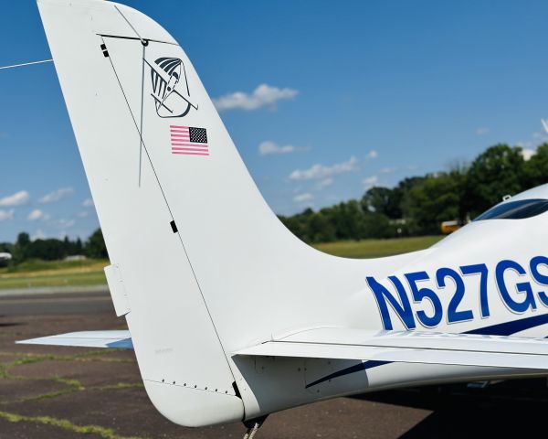 Cirrus SR-20 (N527GS)