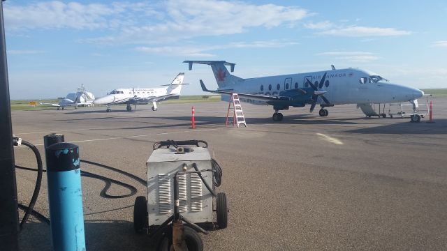 Beechcraft 1900 (C-GORA) - Gotta love variable wind!