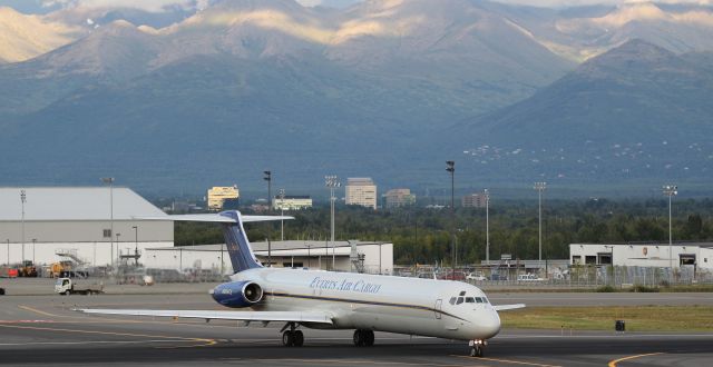 McDonnell Douglas MD-82 (N964CE)