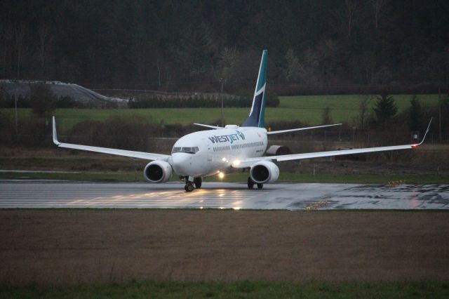 Boeing 737-700 (C-GWBF)