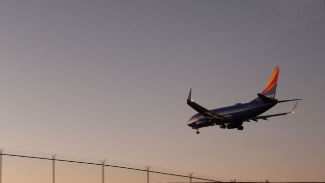 Boeing 737-700 (N409WN) - Triple Crown One landing in KDAL just before sunrise