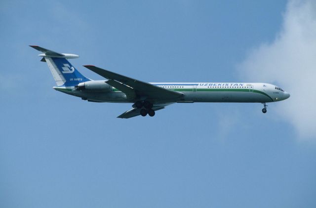 Ilyushin Il-62 (UK-86573) - Final Approach to Narita Intl Airport Rwy34L on 1997/09/06