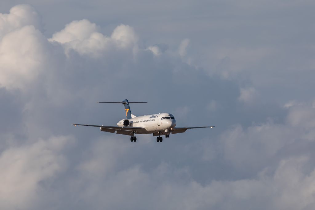Fokker 100 (VH-UQN)