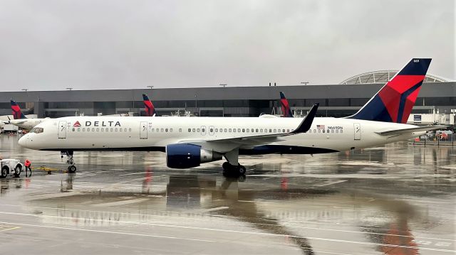 Boeing 757-200 (N669DN) - Pushing back for TPA as DL2150