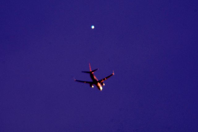 — — - This is American Airlines flight 2447 New York to Denver a Boeing 737-800 (twin-jet) flying at 24,000 feet west of Cleveland passing Venus. (8:55 p.m. 07-07-18.)