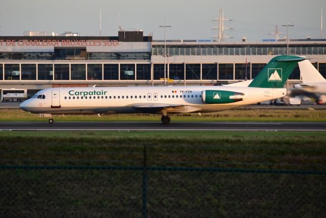 Fokker 100 (YR-FZA)