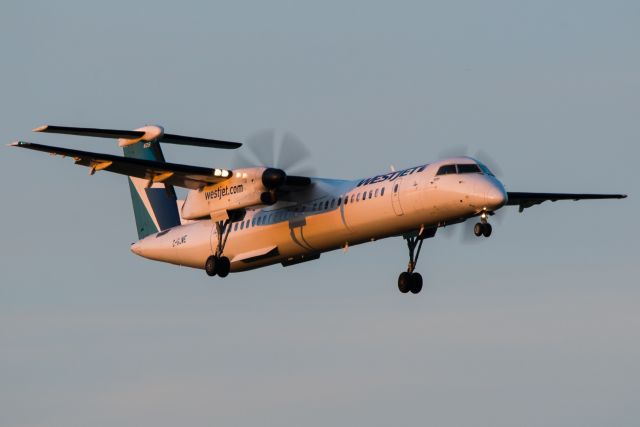 de Havilland Dash 8-400 (C-GJWE)