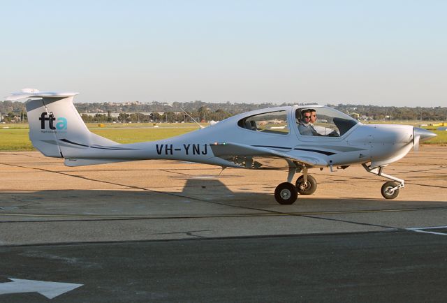 Diamond Star (VH-YNJ) - FLIGHT TRAINING ADELAIDE - DIAMOND DA-40 DIAMOND STAR - REG VH-YNJ (CN 40.) - PARAFIELD AIRPORT ADELAIDE SA. AUSTRALIA - YPPF (26/6/2015)