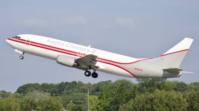 BOEING 737-400 (N732CK) - N732CK takes off of runway 22 at ROC for it's daily flight to BDL on it's CVG-ROC-BDL routing 7/19/2019.