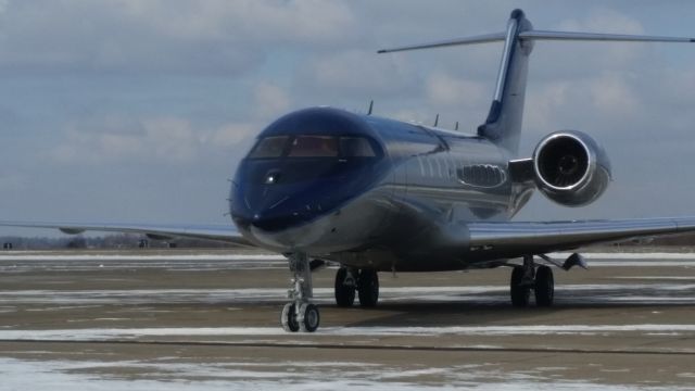 Bombardier Global 5000 (N636JS) - West Mifflin, Pa