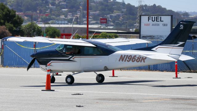 Cessna T210 Turbo Centurion (N1968R)