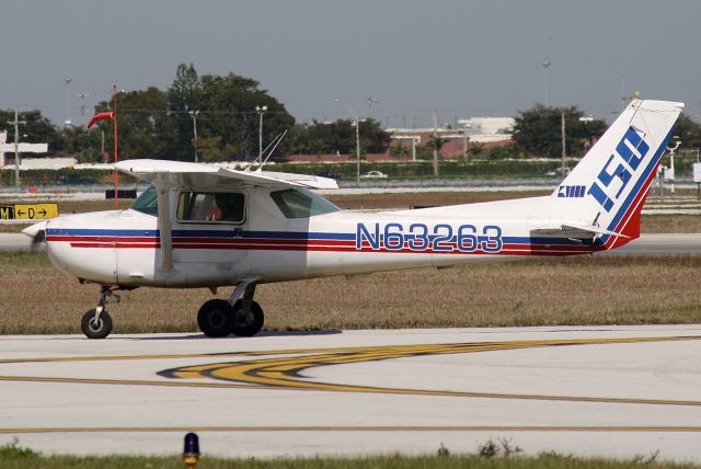 Cessna 152 (N63263)