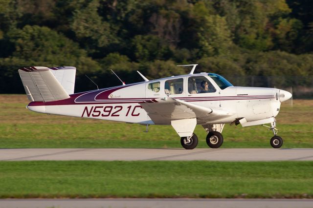 Beechcraft 35 Bonanza (N5921C)