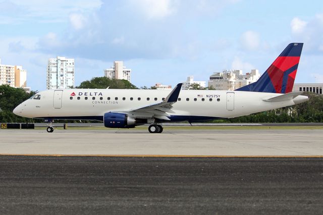 EMBRAER 175 (long wing) (N257SY)