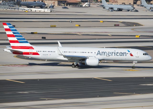 Boeing 757-200 (N205UW)