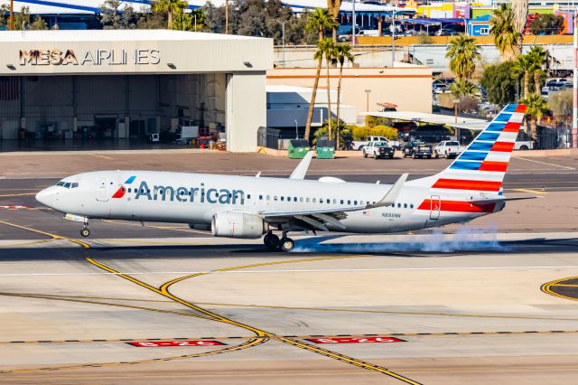 Boeing 737-800 (N886NN) - An American Airlines 737-800 landing at PHX on 2/4/23. Taken with a Canon R7 and Tamron 70-200 G2 lens.