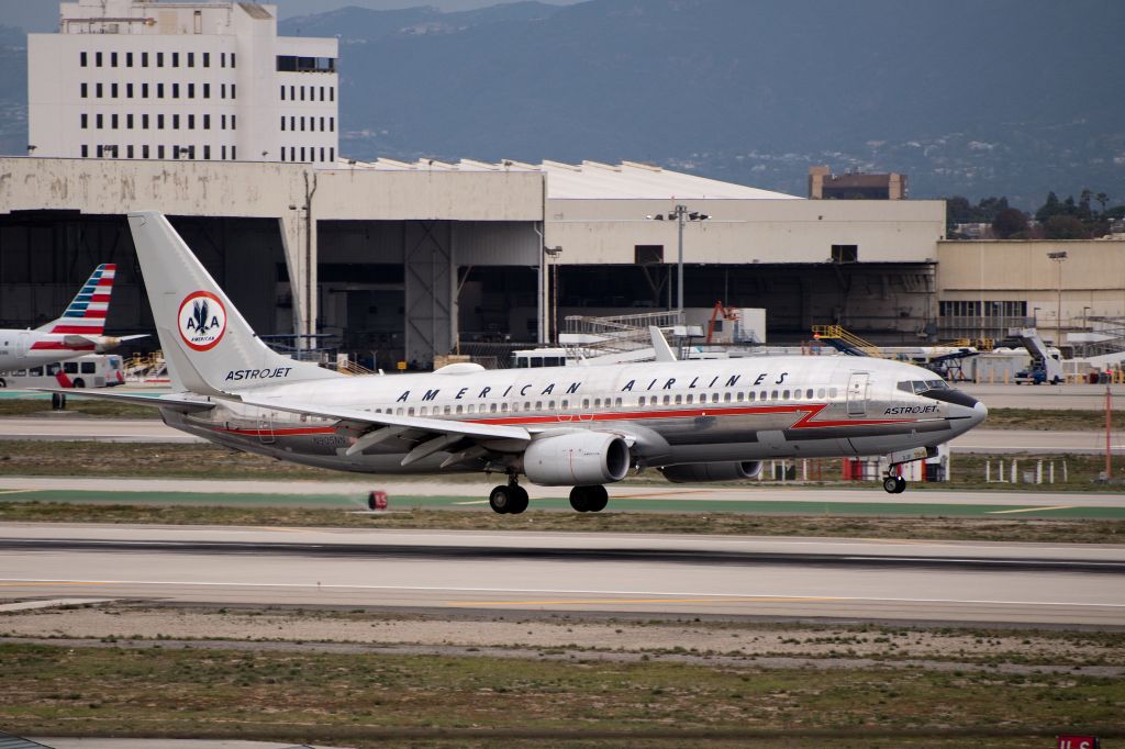 Boeing 737-800 (N905NN) - I had been waiting years to photograph retrojet in flight. I finally got it on 12-22 2019.