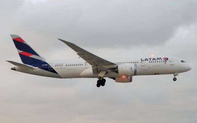 Boeing 787-8 (CC-BBD)