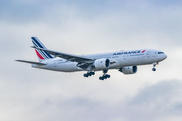 Boeing 777-200 (F-GSPN) - An Air France 777-200 landing at DFW on 11/25/22. Taken with a Canon 850D and Tamron 70-200 G2 lens.