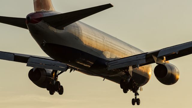 BOEING 767-300 (G-BNWA) - British Airways, B763, approaches runway 027R at LHR.