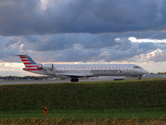 Canadair Regional Jet CRJ-700 (N512AE)