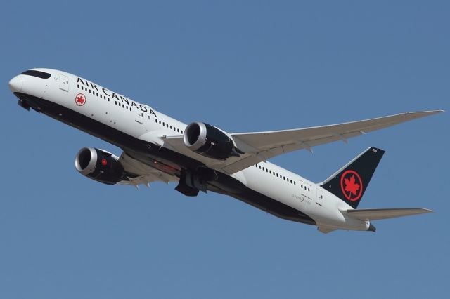 Boeing 787-9 Dreamliner (C-FVNF) - 15/02/2020:  The daily flight to Toronto after T/O from runway 26.