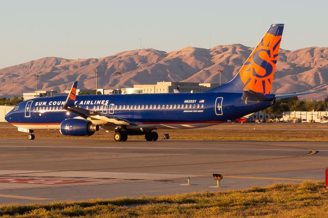 Boeing 737-800 (N826SY)