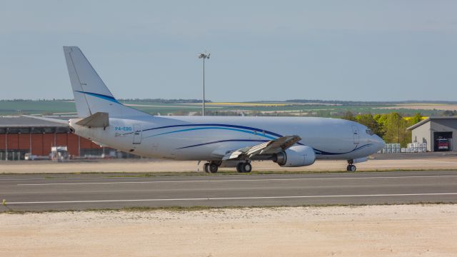 Boeing 737-700 (P4-EBO)