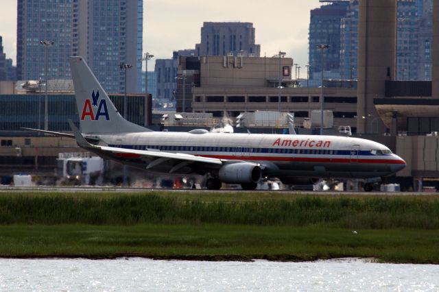 Boeing 737-800 (N921NN)