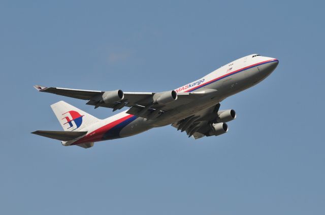 Boeing 747-400 (9M-MPR) - 2011/4/24